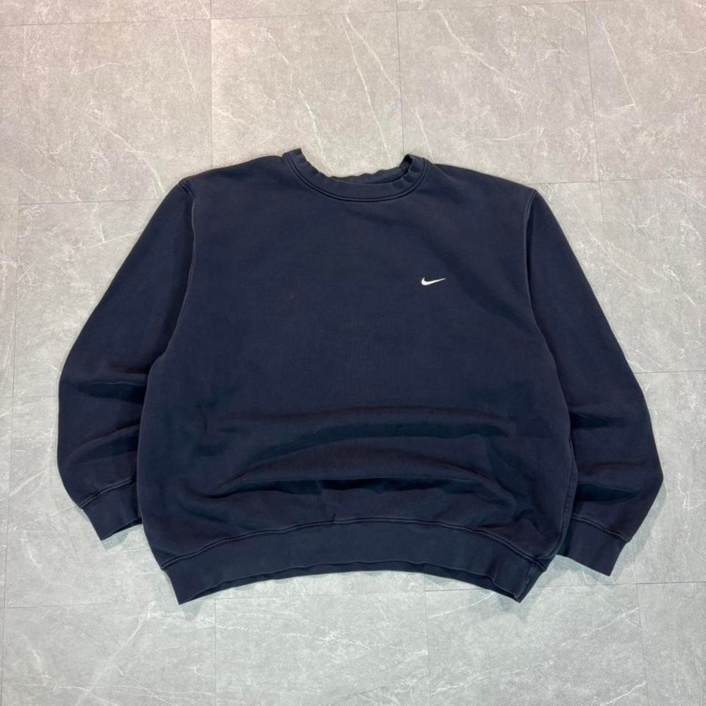 Y2K Nike navy blue crewneck sweatshirt #sweatshirt #90s